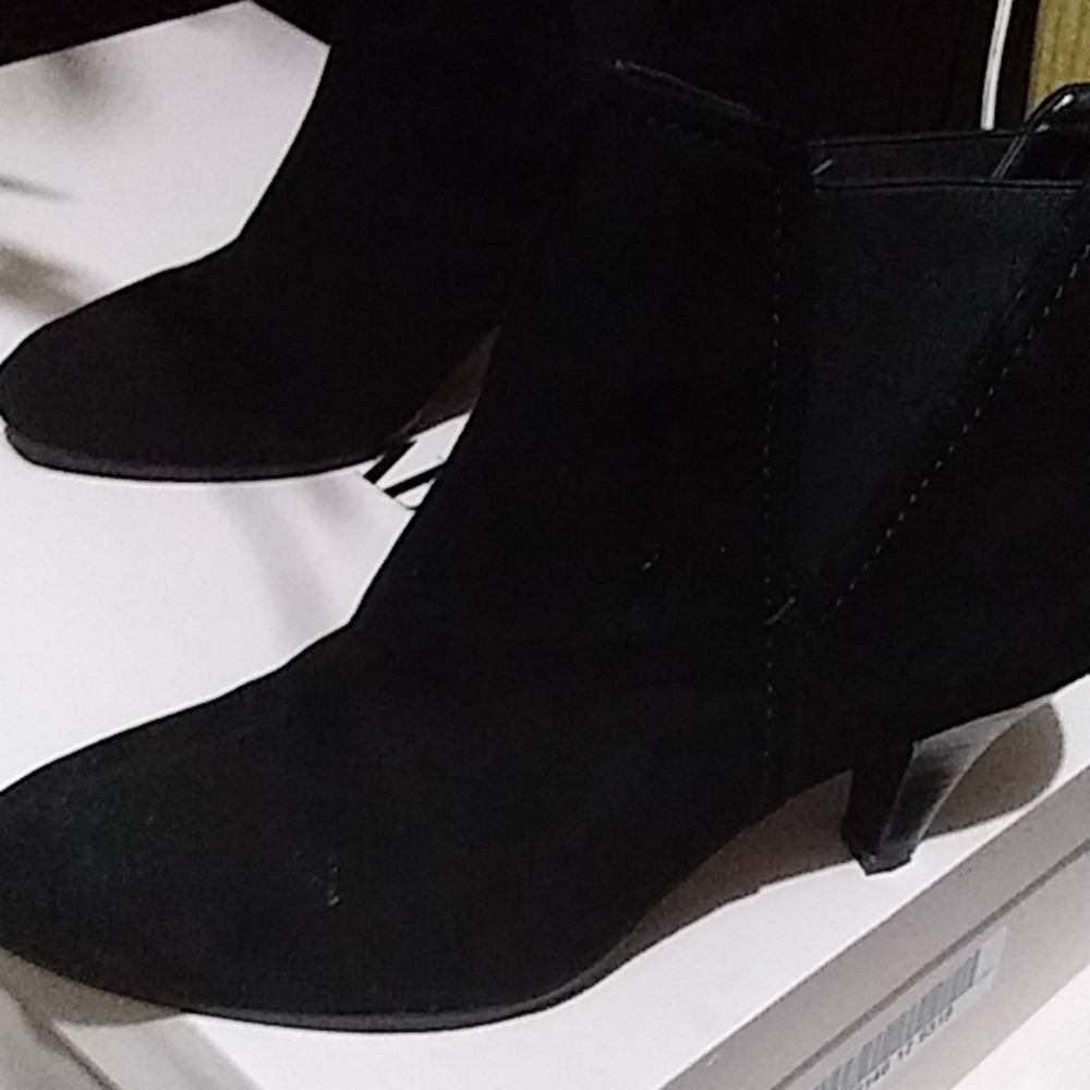 Women's leather and suede pull on booty boot